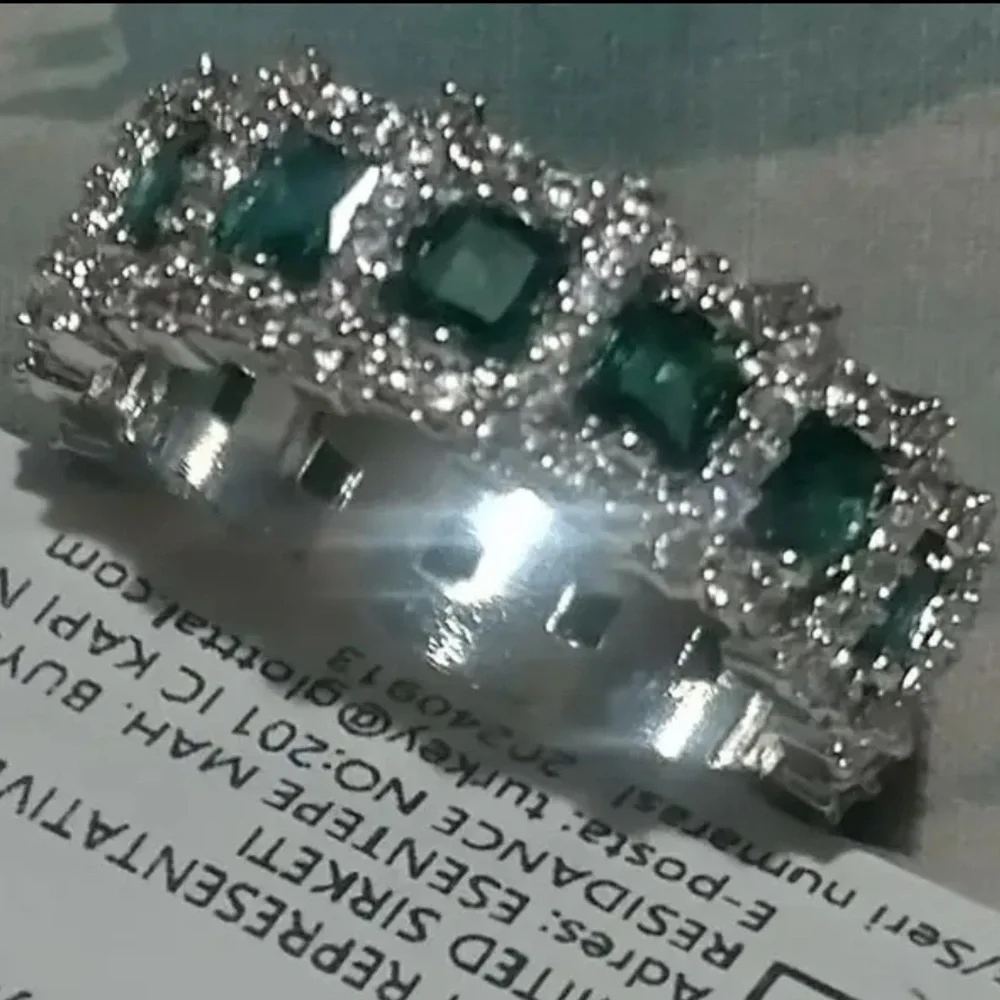🆕 Beautiful Emerald Moissanite CZ Silver Cigar Band Ring